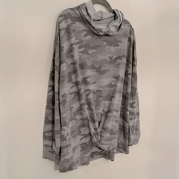 NWOT The Sweatshirt Project Camo Twist Front Sweatshirt - Picture 1 of 5